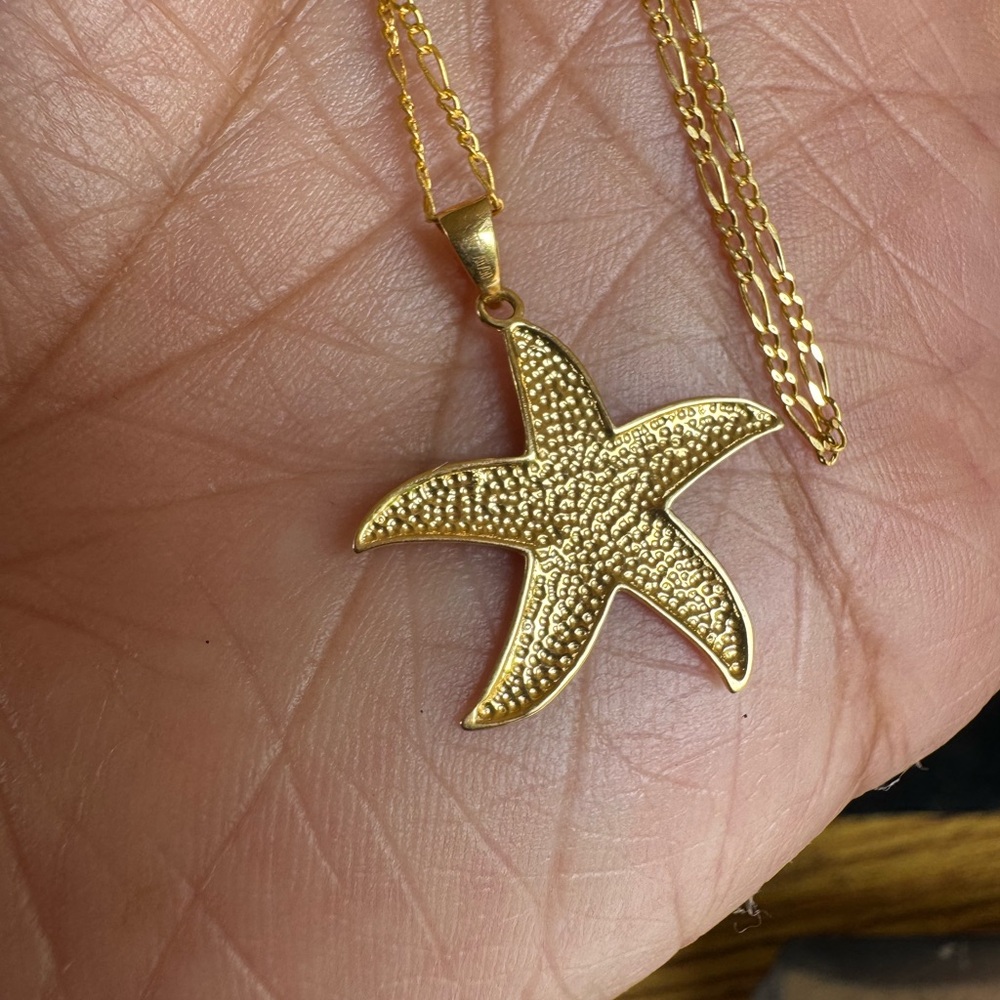 18k Saudi Gold Starfish Pendant Necklace - Picture 4 of 9